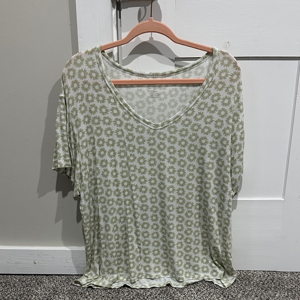 American Eagle Outfitters Olive Starburst Short Sleeve Tee